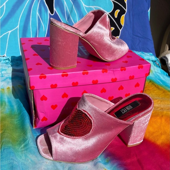 Turkish Delight Velvet Sequin Heart Heels ❤️🔥 - Picture 4 of 6